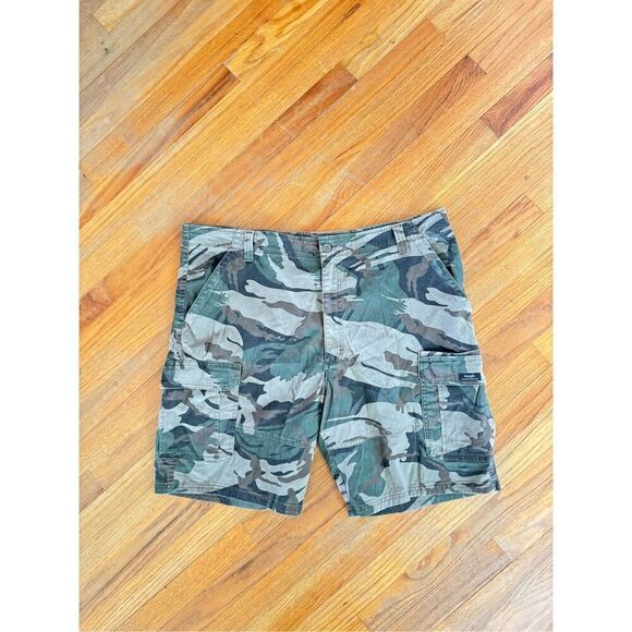Wrangler Camo Green Brown Cargo Shorts Lightweight Relaxed Fit Men's Size 42 - Picture 1 of 7